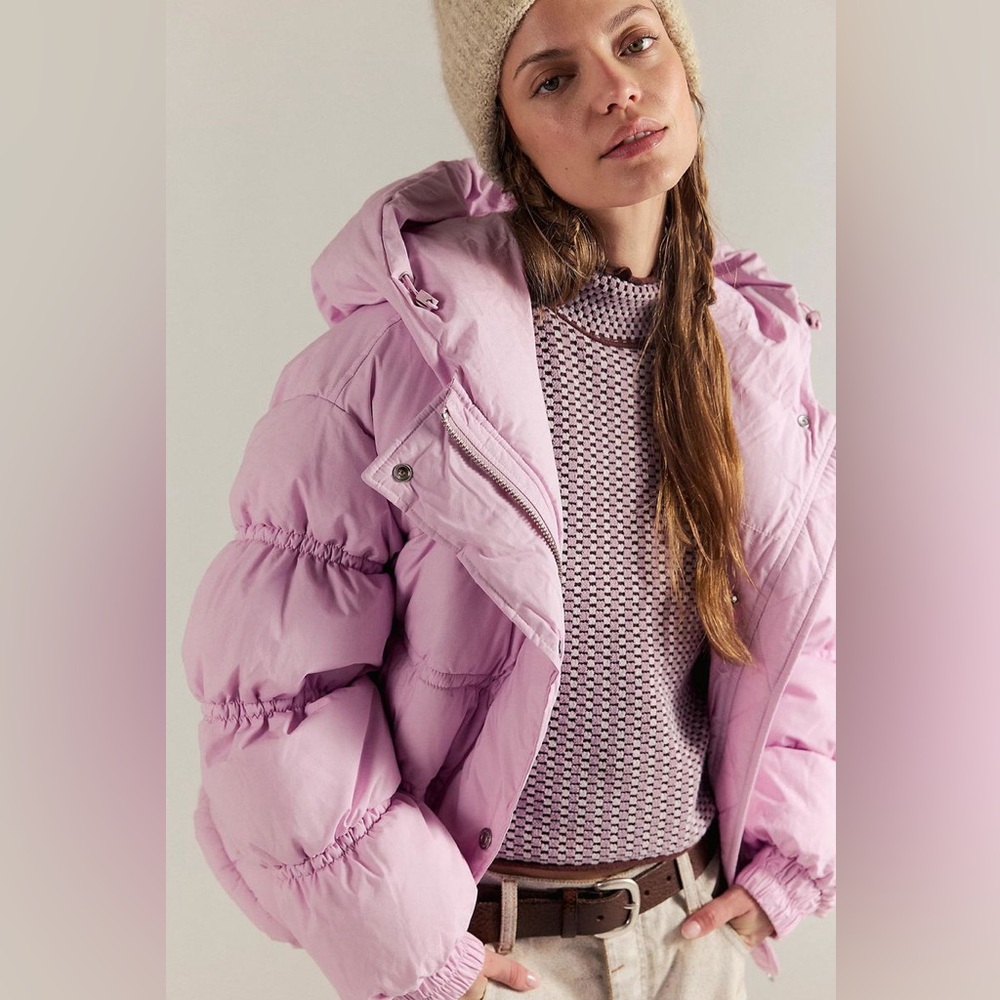 NWT Free people Party Of One
Puffer Jacket lilac M